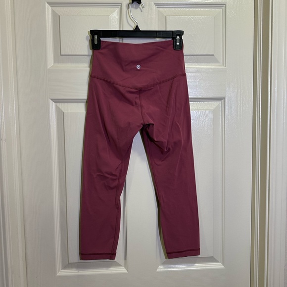 Lululemon cropped leggings magenta color size 6 - Picture 5 of 6